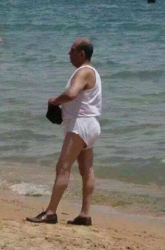 Birisi şu kılıkla sınava gelse ve geç kaldığı için içeri alınmasa, aklıma gelen ilk şey emeklerinin heba olması olurdu. Kılığını kıyafetini konuşmak ise asla aklıma gelmezdi.