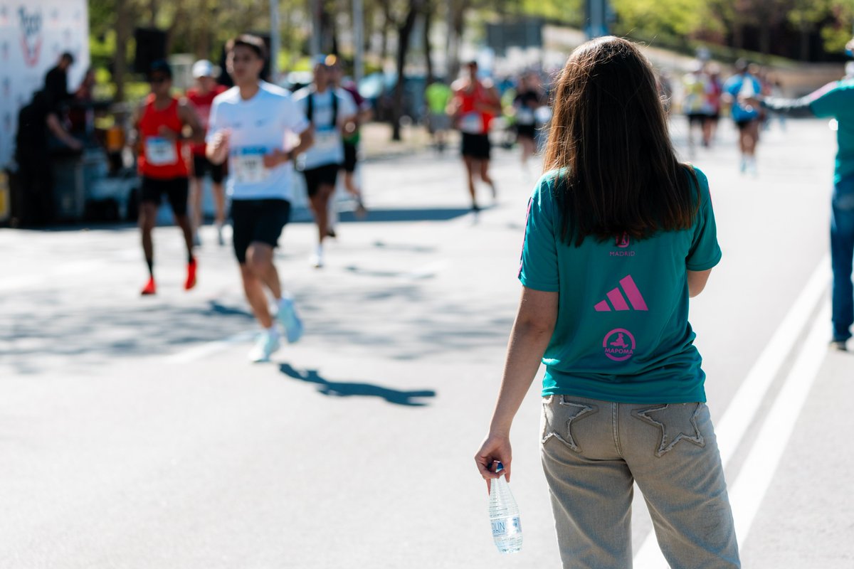 Empieza el verano.
Un consejo: 
BEBE mucha agua siempre que salgas a correr.

---

Summer starts, and here's our tip.

DRINK lots of water when you're out running.

#RNRMadrid