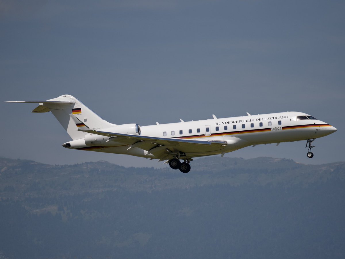 vince_dago's tweet image. EU-Iran diplomatic meeting at GVA/LSGG🇨🇭20.06.2025
A321-251NX(LR) | G-GBNI | United Kingdom Government
A321-231 | EP-SSN | Meraj Airlines
Bombardier Global 5000 | 14+04 | Germany Air Force
Dassault Falcon 2000EX | F-RAFC | France Air Forces Command