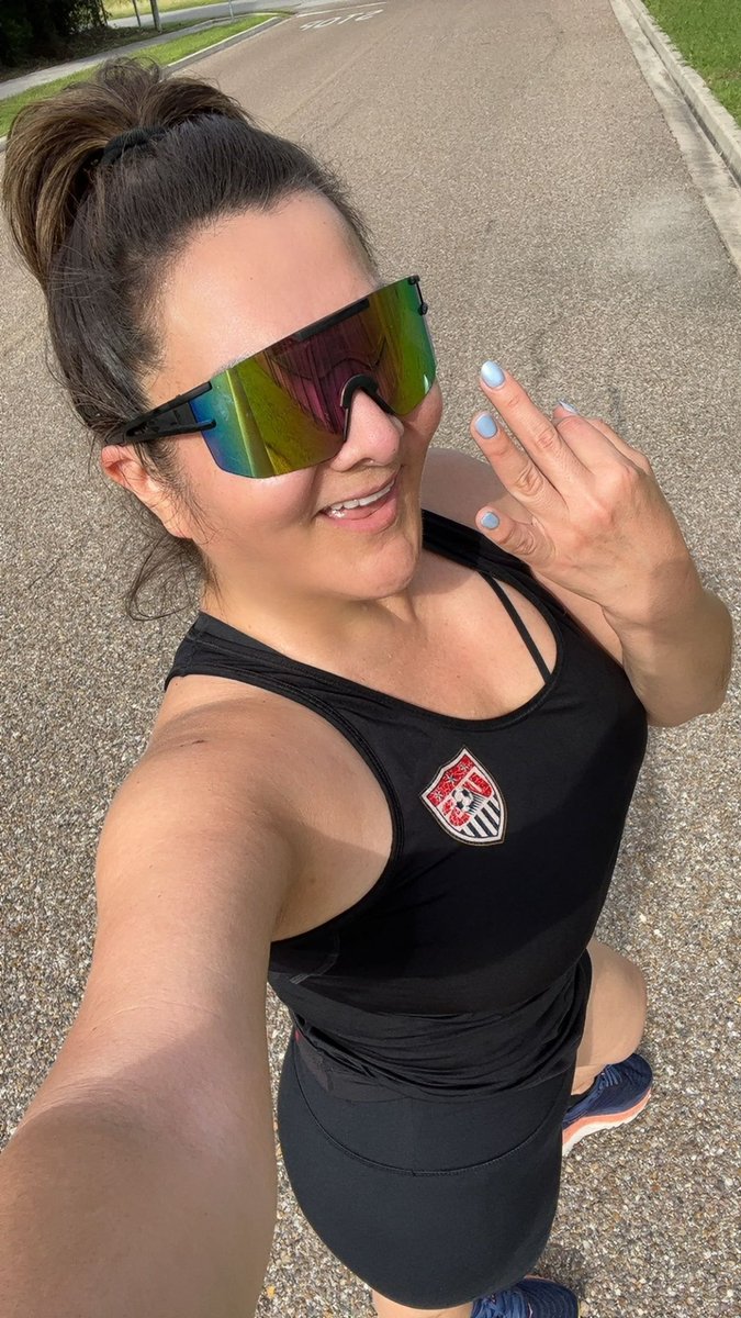 Dr_V_Lucy's tweet photo. People ask “How are you always so energized especially at your age?” 😂
#Truth is, I’m not! 
I make myself be energized💪🏽
I wake up tired, sore, unmotivated.
But I talk to myself.
I visualize the woman I’m becoming.
It’s #notmagic 
It’s #mindset! 
#fitleaders #selftalk https://t.co/yk8GBwIqpe