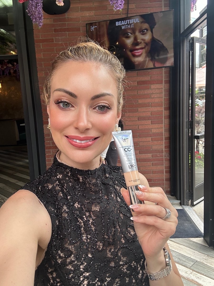 BubblyMoments's tweet image. Flawless skin + SPF 50? Yes please! ☀️ The IT Cosmetics CC+ Cream gives full coverage and skincare in one tube.

🛍️ Shop here: amzlink.to/az0FtbYZvTqnq

#CCCream #FlawlessSkin #SPF50 #GlowUp #MakeupEssentials