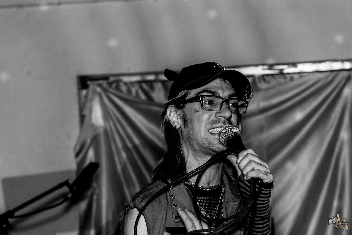 Sometimes I rap fast and this the face I make when I do 🤣