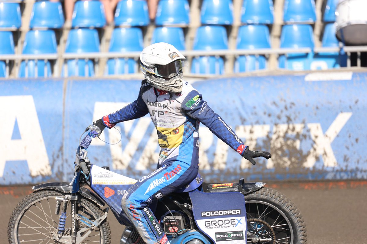 Przed nami już tylko biegi nominowane meczu #LODLES

Aktualny wynik 35:43

Walczymy do końca ✊🏼

#KSUL ⚪🔵🤟🏼 #UniaLeszno #M2E #Metalkas2Ekstraliga