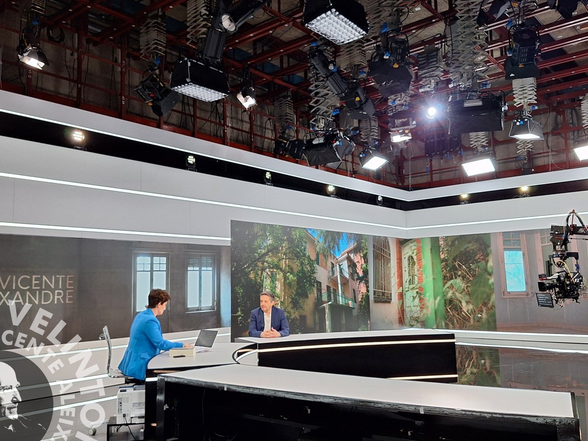 ALEIXANDRE Y VELINTONIA EN TVE
Marta Solano ha entrevistado hoy al presidente de la AAVA, Alejandro Sanz, en el Canal 24 Horas de TVE. La noticia de que Velintonia se ha salvado para la poesía se expande. El 11 de julio todo el que quiera podrá visitarla.
youtu.be/uth14ufB8Mg?si…