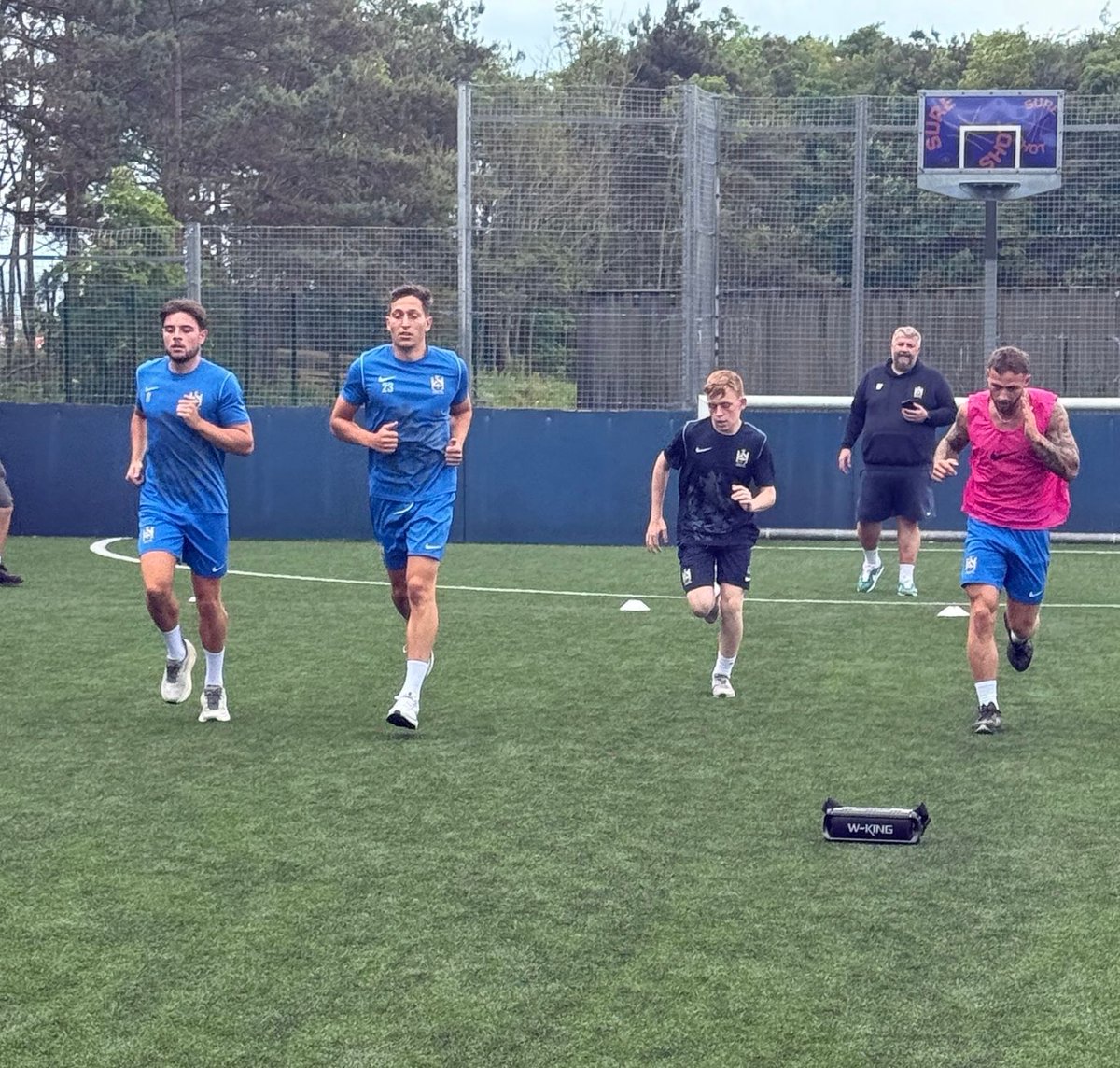𝙁𝙄𝙍𝙎𝙏 𝙎𝙀𝙎𝙎𝙄𝙊𝙉 𝘿𝙊𝙉𝙀!

The lads were back for their first pre season session, as Paddy put them through their paces