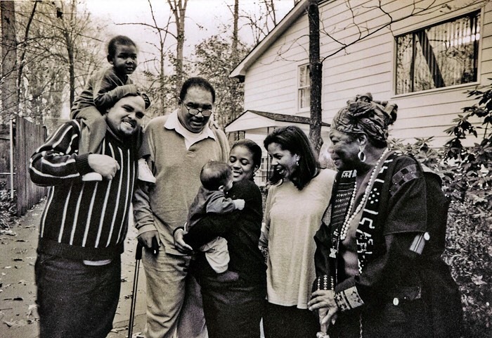 DrMayaAngelou's tweet image. “Your legacy is every life you touch.” – Dr. Maya Angelou
From her son to her great-grandchildren, Dr. Angelou’s love shaped generations. Her legacy lives not just in her words but in her family. ❤️ 💫
#MayaAngelou #BlackLegacy