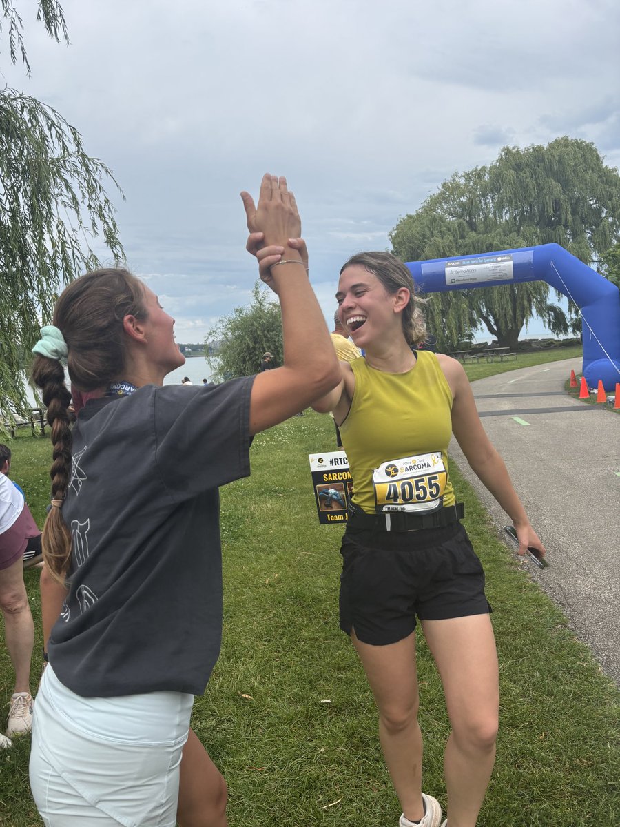 5k for a great cause with our fantastic <a href="/CleClinicUro/">Cleveland Clinic Urology</a> intern class!! 🏃‍♀️