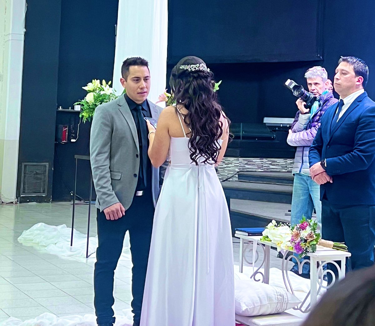 Un #casamiento más. Personas que no solo se #aman, sino que se  #comprometen. Porque en definitiva, el amor sin compromiso, no es amor., image size:1199x1043