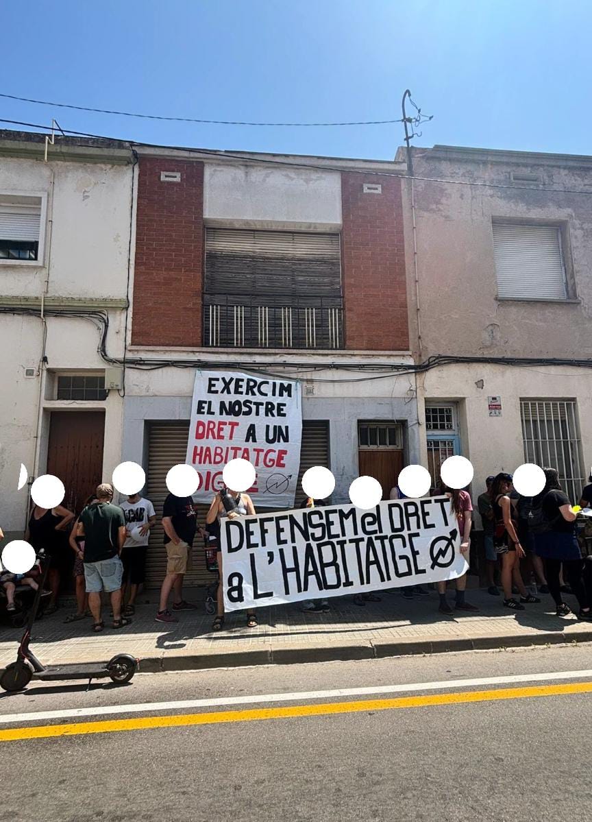 Avui a les 20h s'ha convocat assemblea d'okupes de Terrassa per tal d'organitzar la rehabilitació i acondicionament de l'espai i per seguir denunciant la problemàtica de l'habitatge a la nostra ciutat.

Contra l'especulació passem a l'acció!
Un desallotjament, una altra okupació!