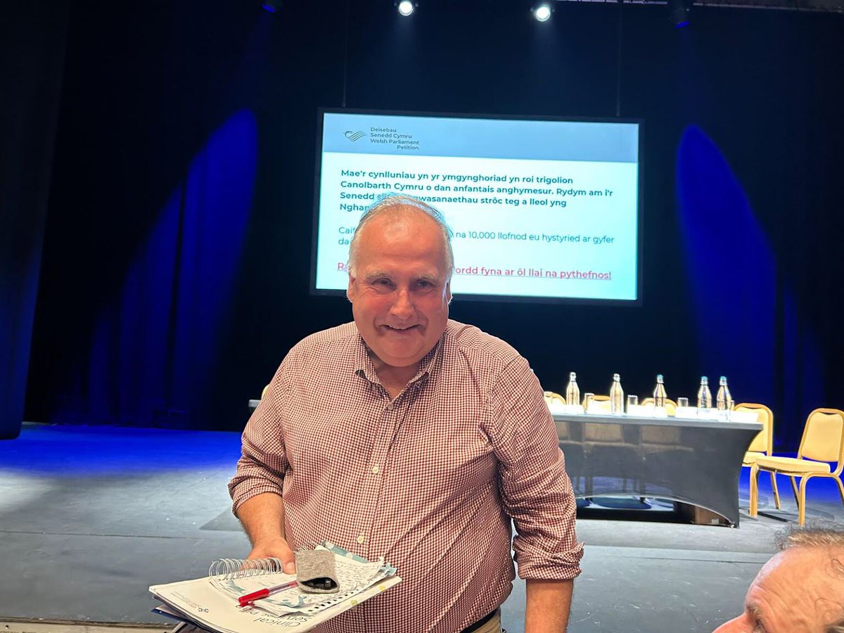 Excellent meeting Great Hall organised by Protect Bronglais Services, the biggest in Aberystwyth for some years. All of us who spoke condemned the Health Board’s Treat and Transfer (Withybush or Llanelli) of stroke patients. Madness.
Unanimous vote - this must not happen!