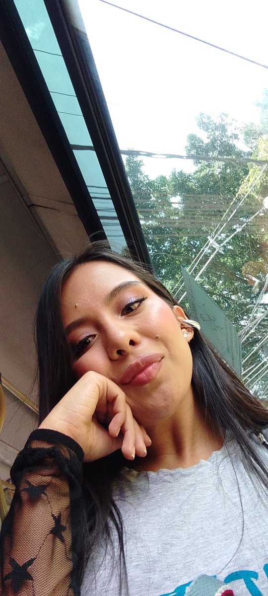 Aquí yendo a ver al Presidente que viene a Medellín, con mi parche de amigos del trabajo, de la U, de los procesos...
Sin que nadie nos ofreciera ni los 200mil que dicen, ni el refrigerio, ni bus para llegar.
Pero ellos nunca entenderán la emoción de quienes estamos de este lado.