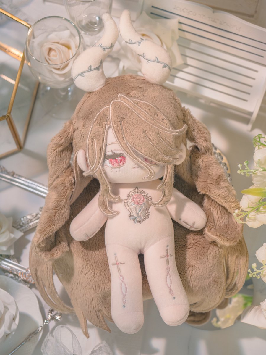 zuuu_1029's tweet image. ✦ Name: Sylvia

✦ Size: 25cm long leg body

✦ Attribute: no attribute

✦ Composition: non-detachable ponytails (there is aluminum wire inside), magnetic horns, embroidered bang and back hair

*All have bones
The bones have sounds and mobility is normal