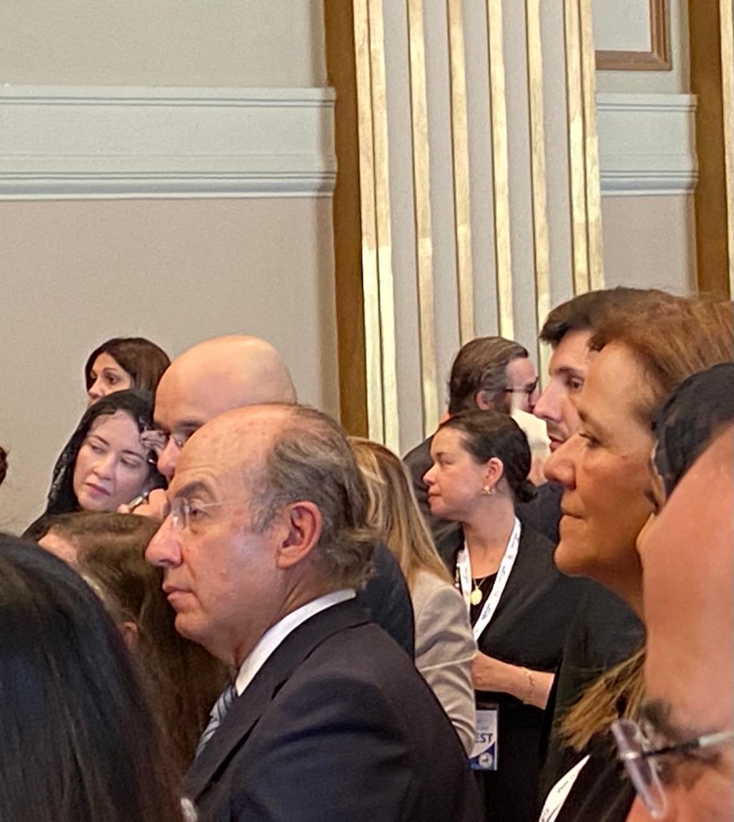 Guille Vidal (@eltemagv) on Twitter photo El narcotraficante <a href="/FelipeCalderon/">Felipe Calderón 🇲🇽🇺🇦</a> fue a visitar al Papa León XIV. Ojalá que diosito lo perdone porque el pueblo de México jamás perdonará que nos haya metido en esta guerra de la que aun no logramos salir. #CalderonAPrision El narcotraficante <a href="/FelipeCalderon/">Felipe Calderón 🇲🇽🇺🇦</a> fue a visitar al Papa León XIV. Ojalá que diosito lo perdone porque el pueblo de México jamás perdonará que nos haya metido en esta guerra de la que aun no logramos salir. #CalderonAPrision
