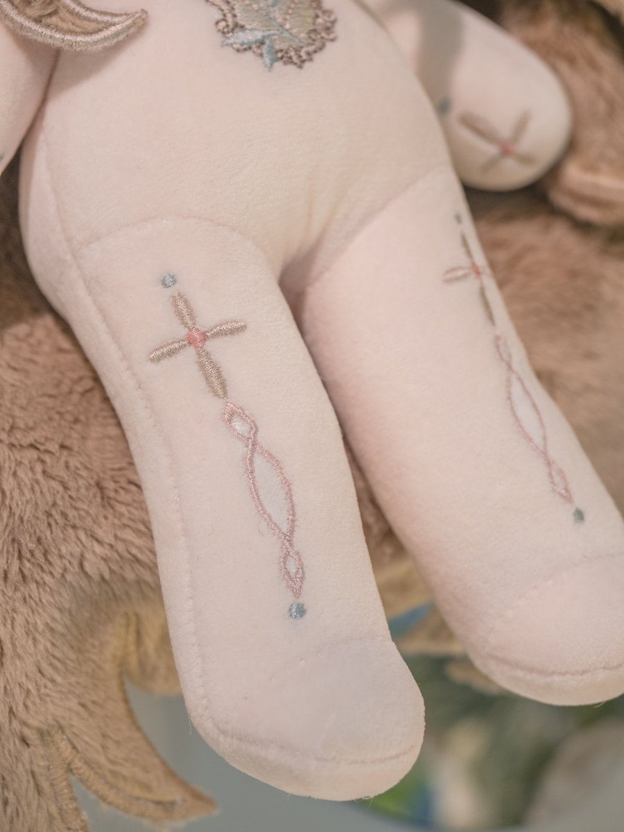 zuuu_1029's tweet image. ✦ Name: Sylvia

✦ Size: 25cm long leg body

✦ Attribute: no attribute

✦ Composition: non-detachable ponytails (there is aluminum wire inside), magnetic horns, embroidered bang and back hair

*All have bones
The bones have sounds and mobility is normal