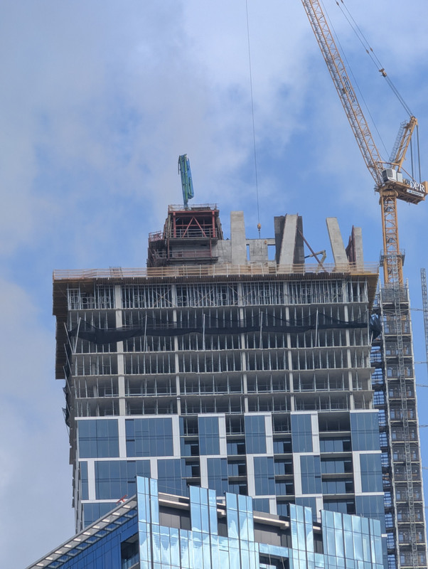 TheATX1's tweet photo. Nice view of the sloping columns being built at the top of the Waterline supertall.  Credit: AustinInAustin https://t.co/oEb6MQVRtf