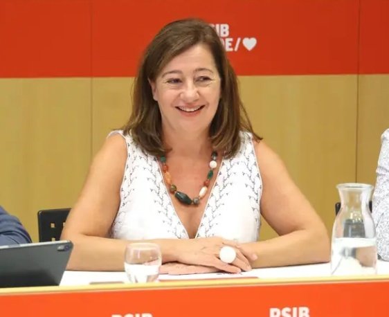 Calienta que eres la siguiente <a href="/PSOE/">PSOE</a>