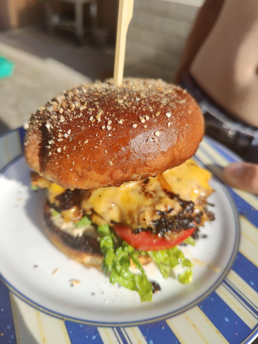 disco1909's tweet photo. Es ist angerichtet...
#SmashedBurger https://t.co/ARN77ANg8h