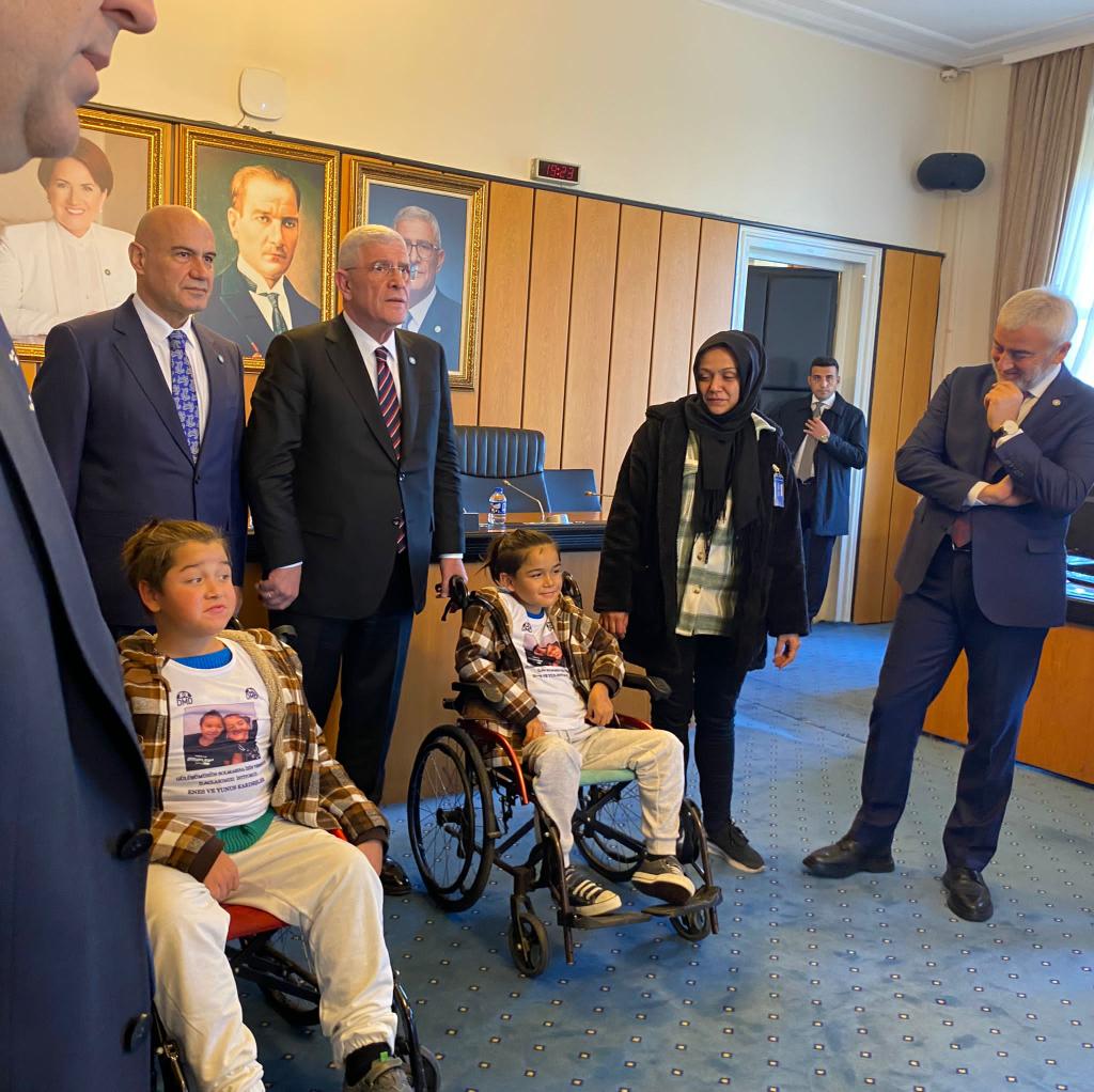Songul Aydın (@songulaydn16) on Twitter photo <a href="/polat_ozbal/">Polat Özbal</a> <a href="/MDervisogluTR/">Müsavat Dervişoğlu</a> Bir çocuk susarsa, dünya karanlığa gömülür
Ülkemizde FDA onaylı Elevidys gen tedavisi bekleyen çocukları susuturmayın🆘👈
#DMDtedaviBekliyor
<a href="/MDervisogluTR/">Müsavat Dervişoğlu</a>
<a href="/polat_ozbal/">Polat Özbal</a>
<a href="/iyiparti/">İYİ Parti</a>
<a href="/ComezTurhan/">Turhan Çömez</a> <a href="/polat_ozbal/">Polat Özbal</a> <a href="/MDervisogluTR/">Müsavat Dervişoğlu</a> Bir çocuk susarsa, dünya karanlığa gömülür
Ülkemizde FDA onaylı Elevidys gen tedavisi bekleyen çocukları susuturmayın🆘👈
#DMDtedaviBekliyor
<a href="/MDervisogluTR/">Müsavat Dervişoğlu</a>
<a href="/polat_ozbal/">Polat Özbal</a>
<a href="/iyiparti/">İYİ Parti</a>
<a href="/ComezTurhan/">Turhan Çömez</a>