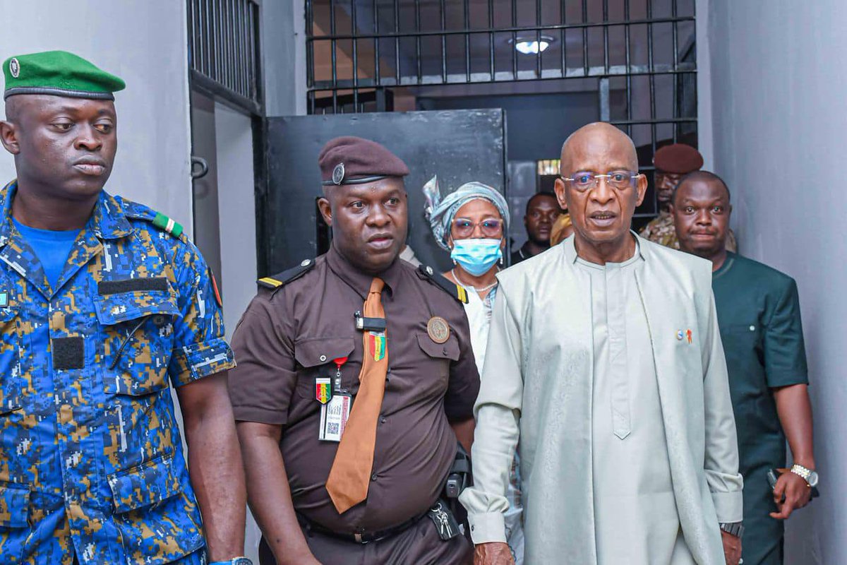 Enlèvement de Me Traoré : quand le ministre de la Justice feint l’ignorance pour couvrir un régime complice conakrylemag.com/enlevement-de-…