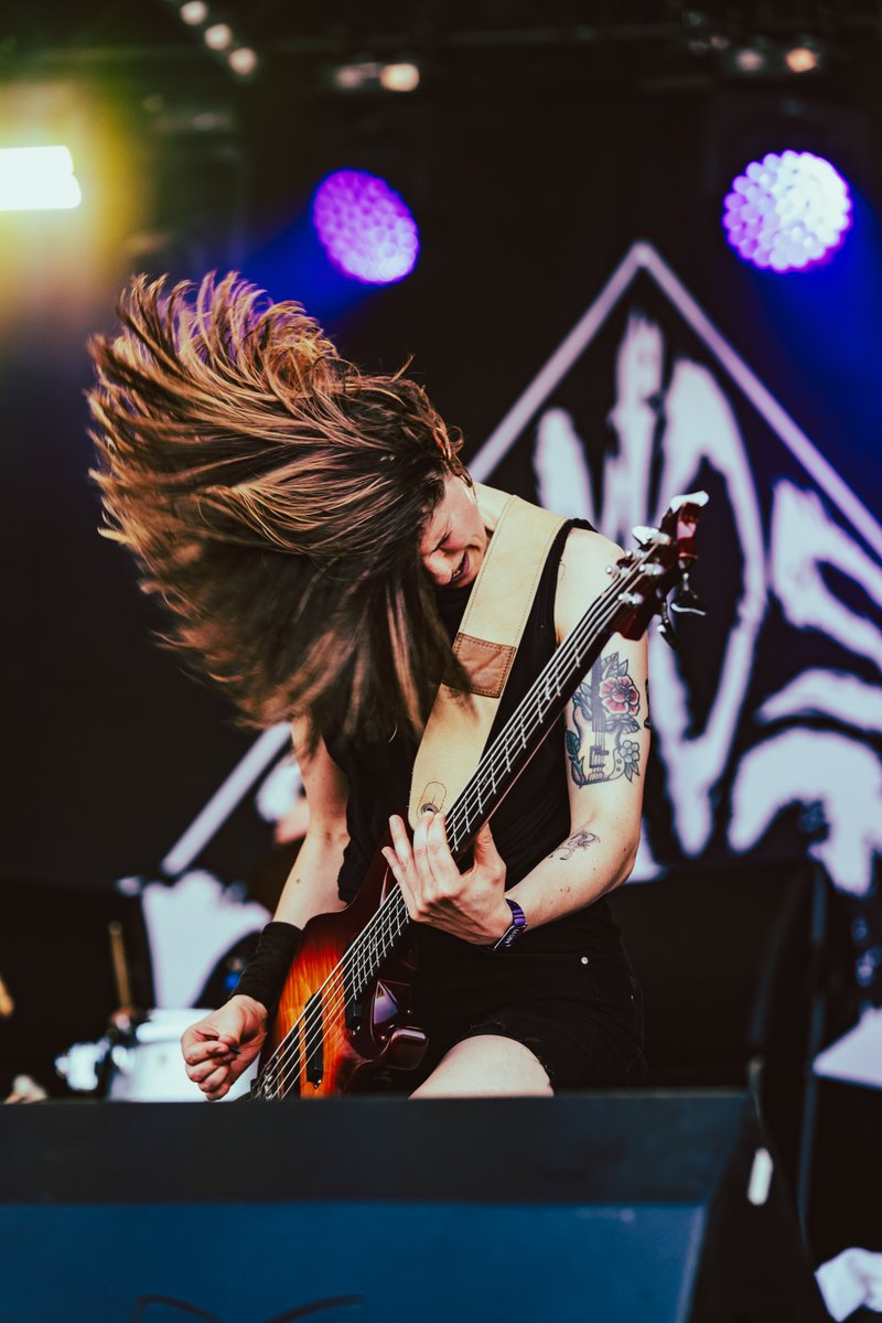 Dernière ligne droite en enfer 🔥
Le Hellfest entame son ultime assaut : rassemblez vos dernières forces, échauffez vos nuques et vos cordes vocales… La scène vous appelle pour le grand final : arte.tv/fr/videos/1264… 🤘

📸 Titouan Massé