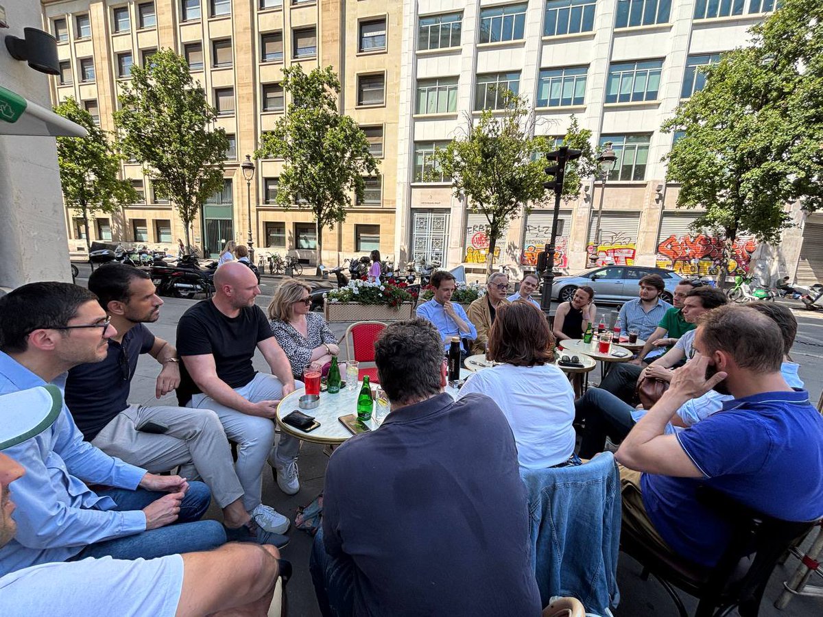 ☀️🎶Moment convivial  avant la #FeteDeLaMusique2025 de tous les comités parisiens <a href="/HorizonsParis/">Horizons Paris</a> autour de notre candidat <a href="/pybournazel/">PierreYves Bournazel</a> à Paris Centre !