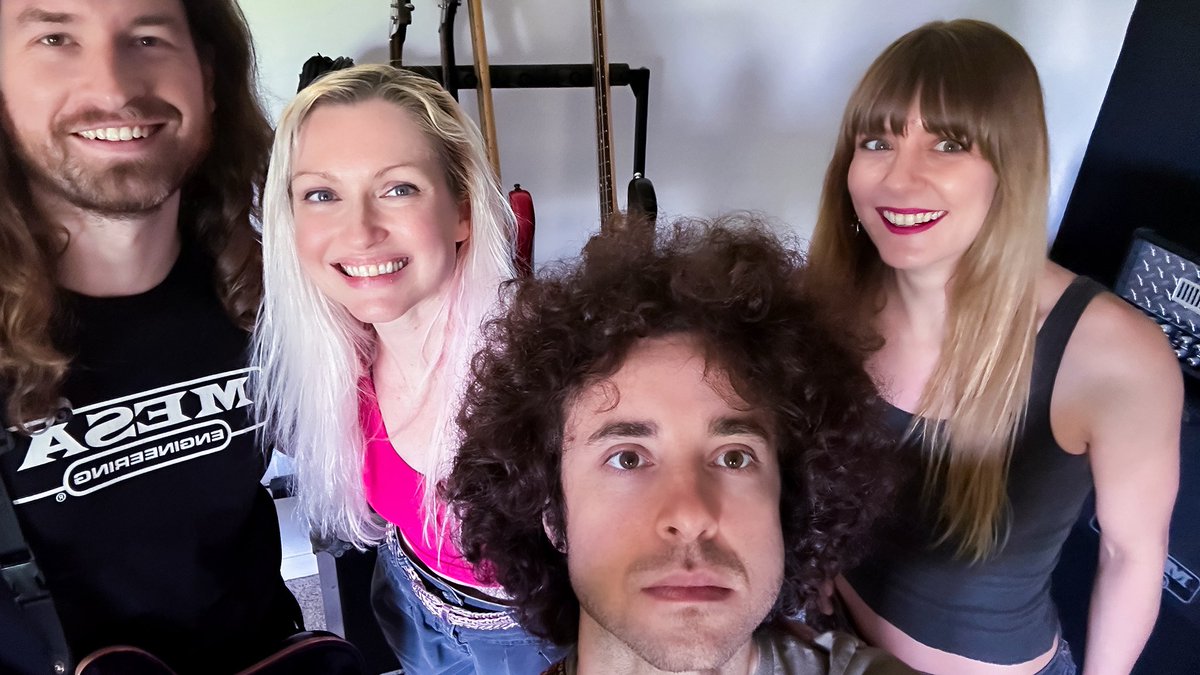 Hooked Like Helen (@hookedlikehelen) on Twitter photo TONIGHT!! We're going full out with these ROCKSTARS at <a href="/TheEastRoom/">The East Room</a> !! Grab ya'lls tickeyss and meet us there!
How about Jon's serious selfie-duty face! 😶
Doors at 7pm, show at 8pm, Hooked Like Helen at 9:30pm sharp! TONIGHT!! We're going full out with these ROCKSTARS at <a href="/TheEastRoom/">The East Room</a> !! Grab ya'lls tickeyss and meet us there!
How about Jon's serious selfie-duty face! 😶
Doors at 7pm, show at 8pm, Hooked Like Helen at 9:30pm sharp!