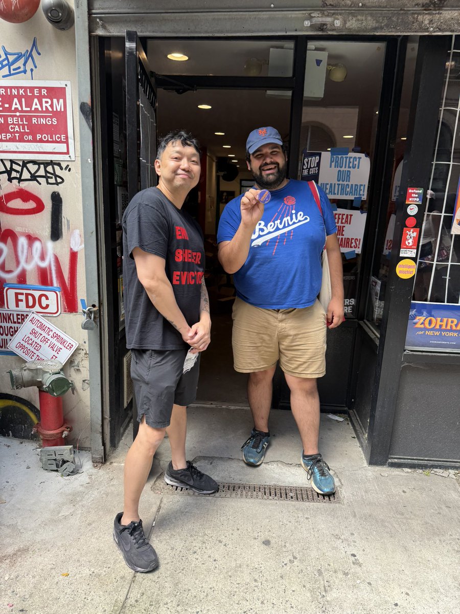 kareem 🪴 🦧 (@kareemisposting) on Twitter photo Good morning from chinatown! Shoutout to <a href="/jake_ephros/">Jake for JC</a>, <a href="/JoelBrooks4JC/">Joel Brooks</a>, <a href="/largeaparna/">aparna ☀️</a>, <a href="/stuartkaraffa/">Stuart Karaffa</a> and the whole <a href="/NorthNJDSA/">North NJ DSA 🌹🍕 🏳️🌈</a> and <a href="/mdc_dsa/">Metro DC DSA</a> crews who came out to canvass for Zohran this morning! Good morning from chinatown! Shoutout to <a href="/jake_ephros/">Jake for JC</a>, <a href="/JoelBrooks4JC/">Joel Brooks</a>, <a href="/largeaparna/">aparna ☀️</a>, <a href="/stuartkaraffa/">Stuart Karaffa</a> and the whole <a href="/NorthNJDSA/">North NJ DSA 🌹🍕 🏳️🌈</a> and <a href="/mdc_dsa/">Metro DC DSA</a> crews who came out to canvass for Zohran this morning!
