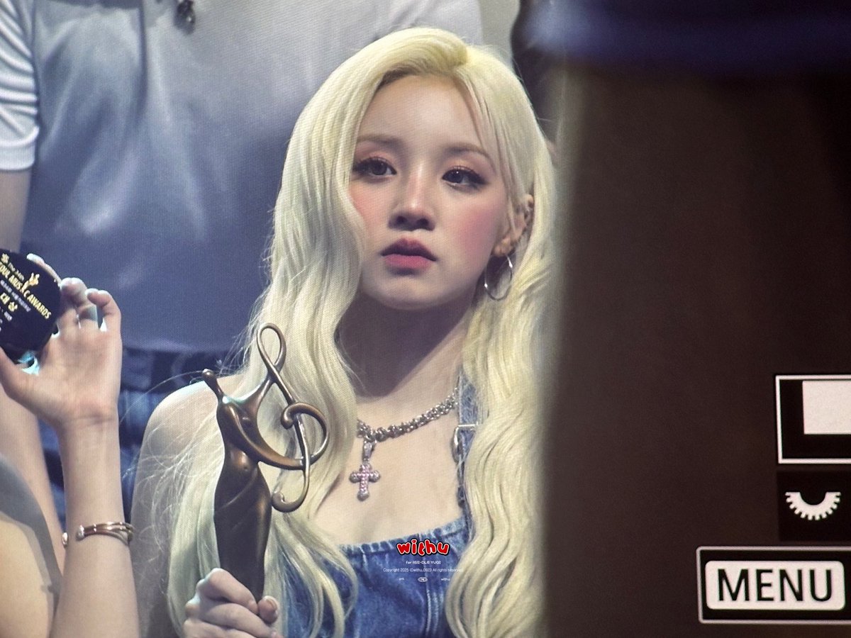 withu_0923's tweet image. 250622 바보 대상축하해~

#우기 #송우기 #YUQI #宋雨琦 #아이들           #여자아이들 #G_I_DLE