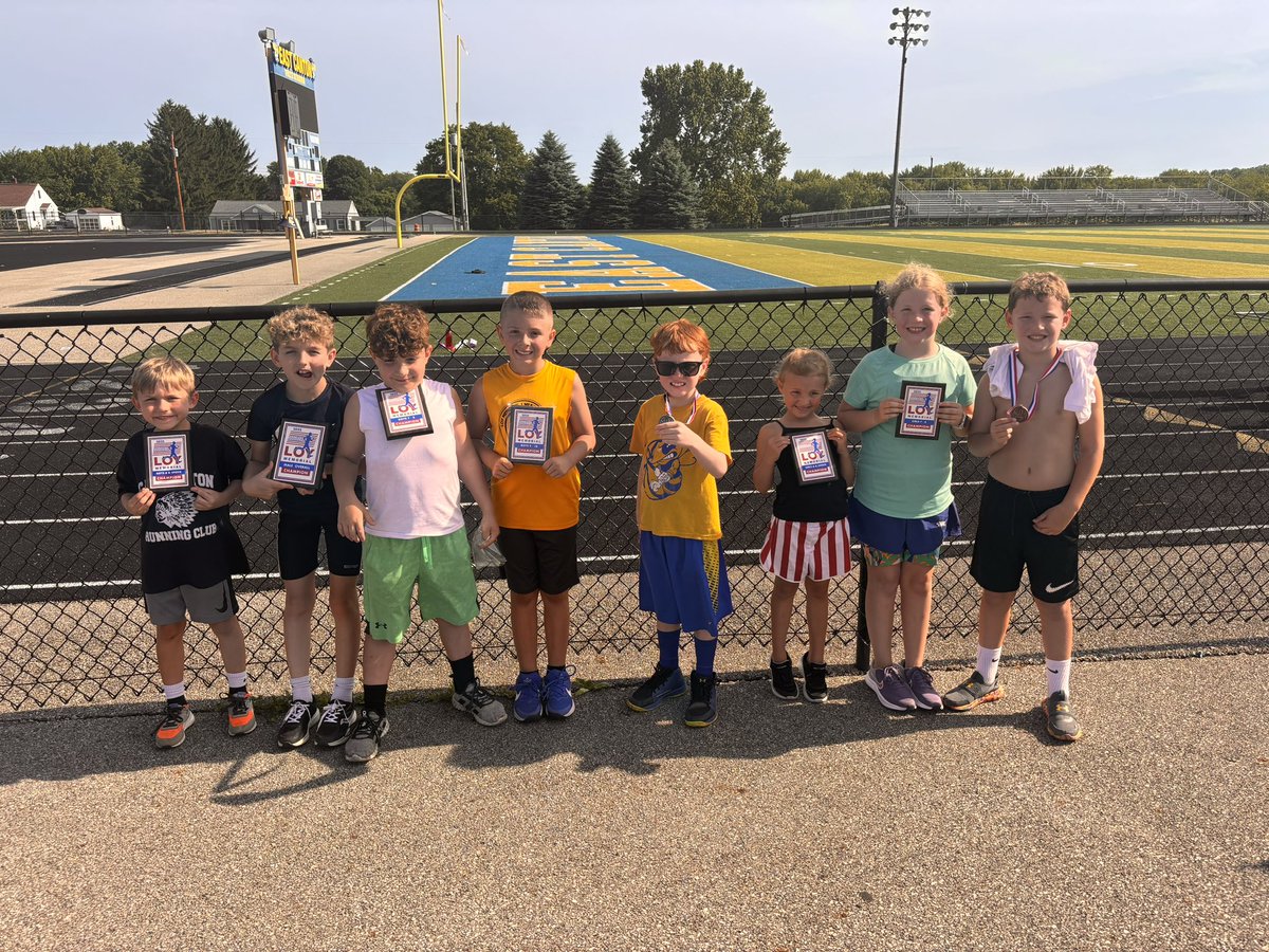 CWTrack's tweet image. One title down today, let’s get another one tonight vs Massillon on the diamond! Boys both prd (5:57 and 7:19) which is awesome! They were moving!!