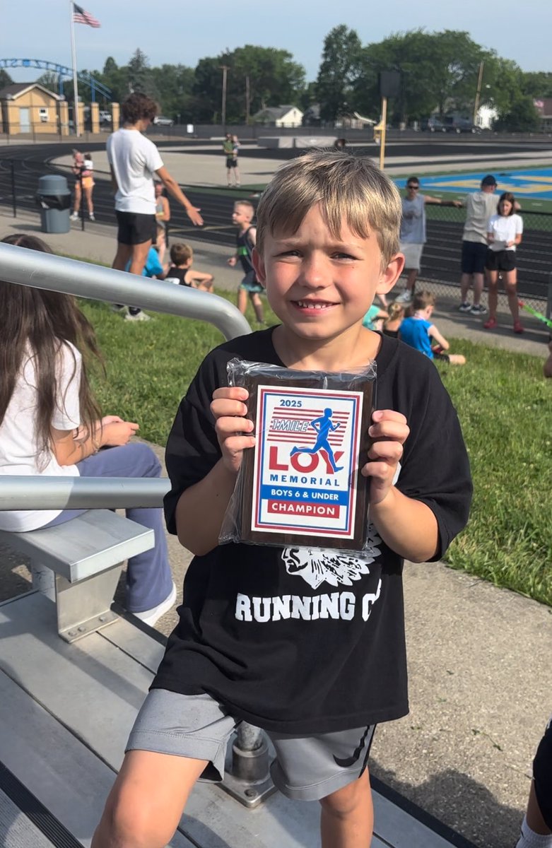 CWTrack's tweet image. One title down today, let’s get another one tonight vs Massillon on the diamond! Boys both prd (5:57 and 7:19) which is awesome! They were moving!!