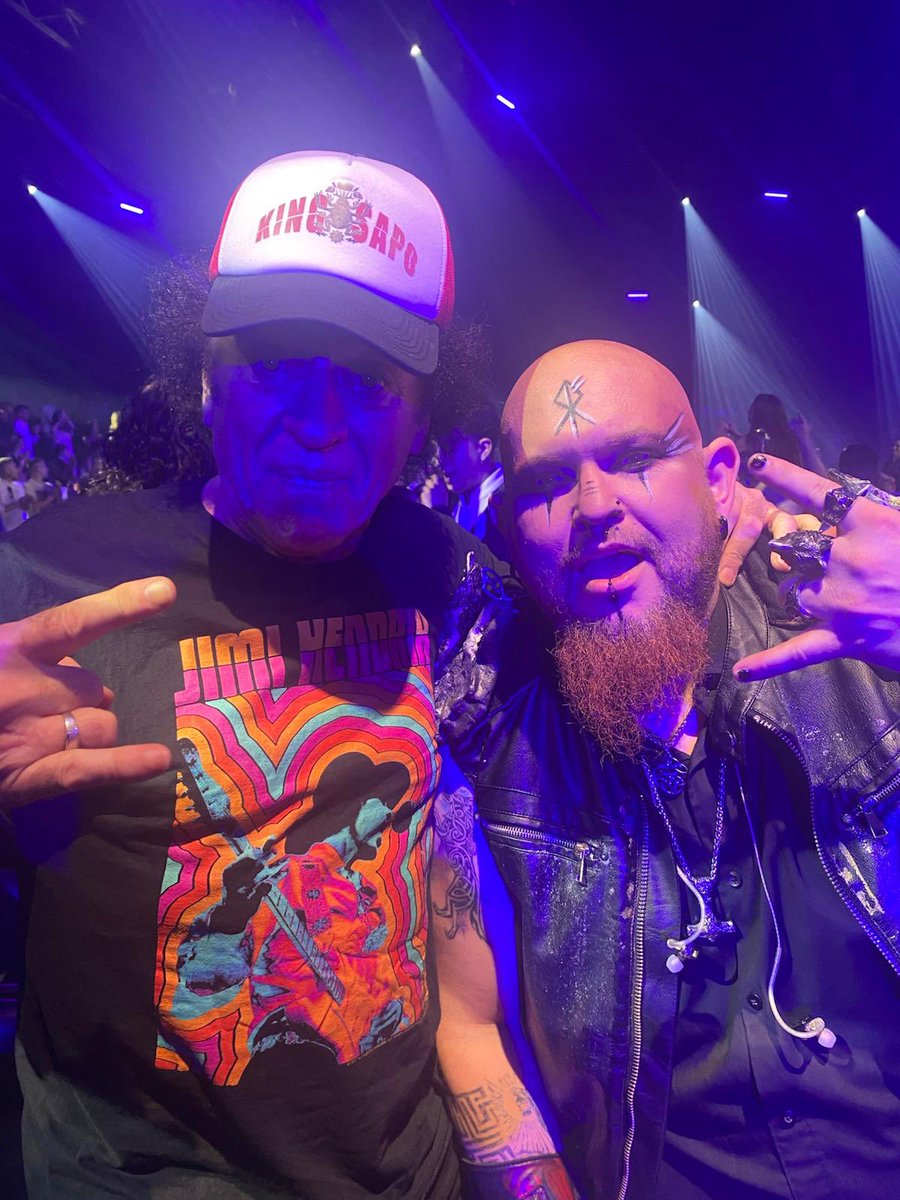 Deslumbrante <a href="/wahshow/">Steve Oh</a> . Todas las músicas con mucho guitarreo y diversión a tope con el papel heavy repartido entre @tete_novoa_oficial @rafablasoficial y @erikcruzmusic que anoche lo bordó #laheavy472 #mariskalrockradio #wahshow