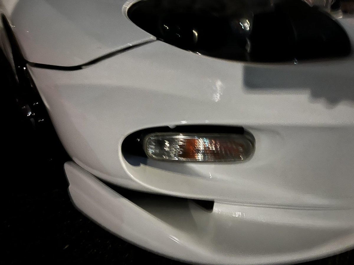 555514634215JP's tweet image. まじまじ眺めてたら車種不明ウインカーライトやスカッフプレート並みに発光するリア窓FTO文字とか 夜ならではの発言がいろいろあり