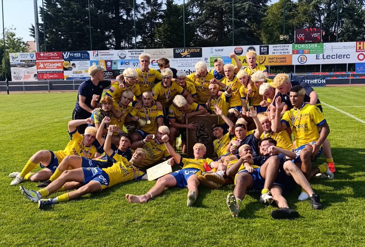 🏆 Les Crabos sont CHAMPIONS DE FRANCE 🇫🇷 
Invaincus tout au long de la saison, les U18 Clermontois se sont imposés 20 à 9 en Finale face au LOU Rugby ! 
Félicitations, certains seront intégrés dès cet été dans la préparation de l’intersaison. 💛
#OneASM