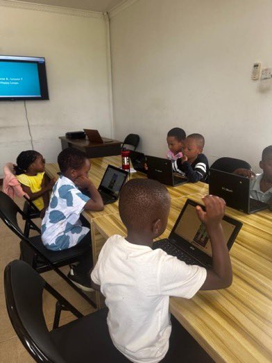 chapo255's tweet image. DUNIA YA SASA BILA UJUZI WA ZIADA MAMBO NI MAGUMU.

Bootcamp zinaendelea kutoka @KodeUniKids June 23- July 04, mlete mtoto wako wa  umri wa 5-18 ajifunZE computer siklls kama Python,Gaming,coding n.k

Fee: 200, 000/=

Call/WhatsApp 0745000555. 
#SummerCodeSurge #KodeUni #CSForAll