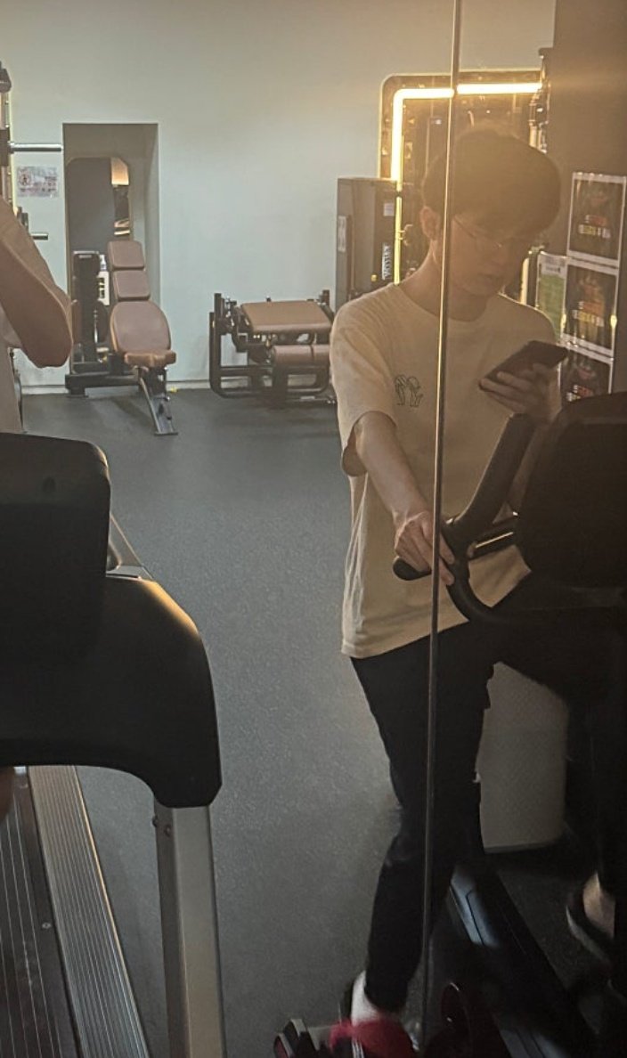 저러고 사진 찍으면서 운덩중 <<이라고 보냈다는거지