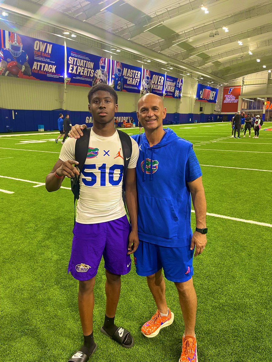 KJackson55315's tweet image. Couple of clips from the Friday Night Lights at the University of Florida yesterday night @GatorsFB @coach_bnapier @CoachBillyG @esquire04