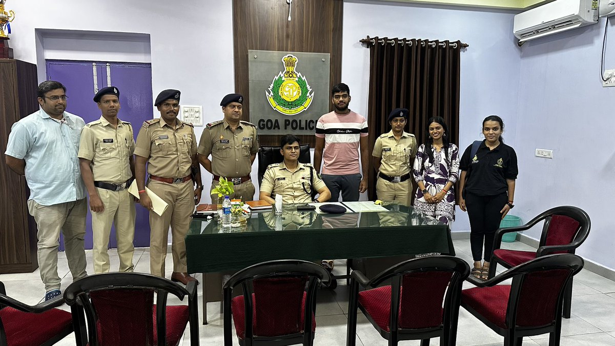 Visit to Bicholim PS

Inspected the police station premises and interacted with the staff. 

Also met the Cyber Yoddhas and the PS Cyber Team, encouraged them to continue their commendable efforts in spreading cyber awareness across the taluka. 

<a href="/DGP_Goa/">DGP Goa</a> <a href="/DrPramodPSawant/">Dr. Pramod Sawant</a>