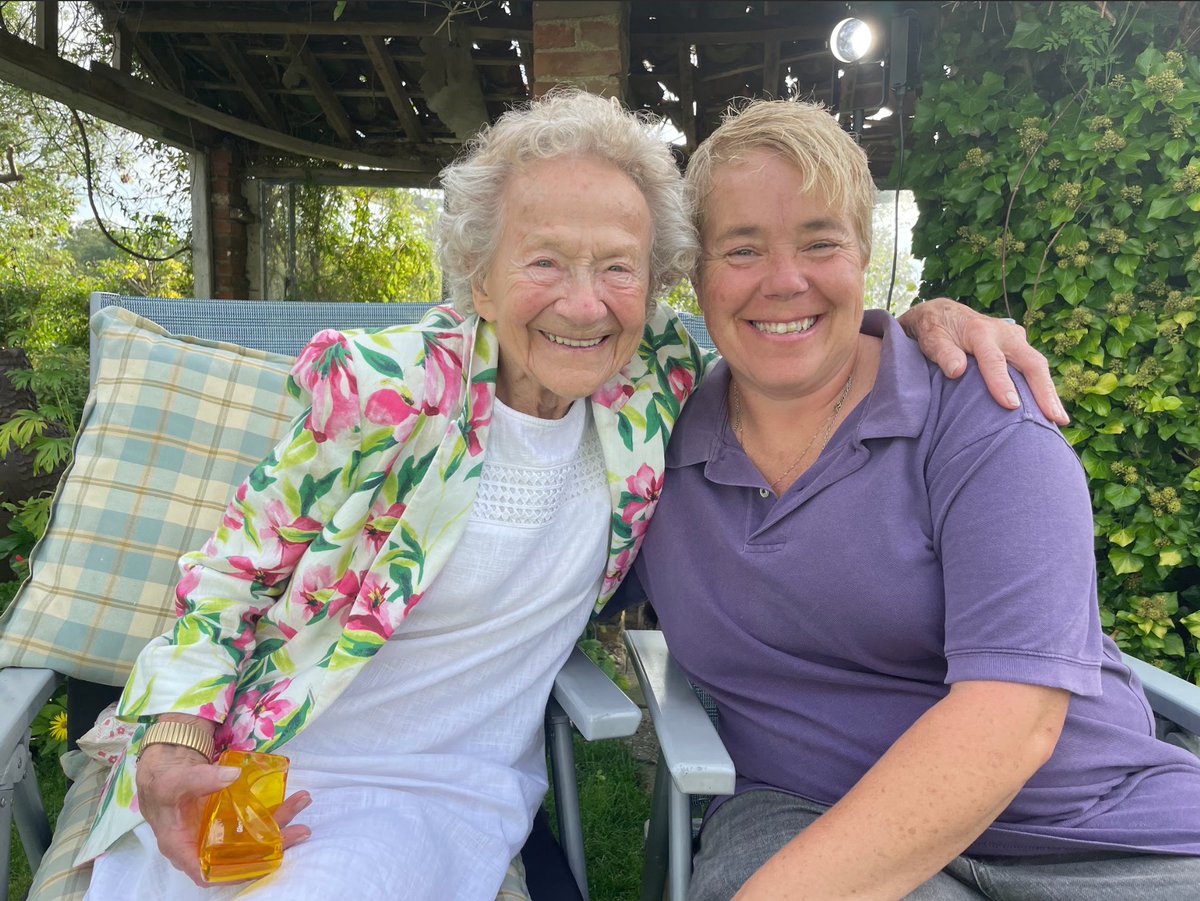 Super pumped to win the Golden Microphone at #KPBA with friend and colleague Siobhan for our year-long archive project recording the memories of D-Day veterans. Sincere thanks to <a href="/Maxim_PR/">Maxim</a>, judges and colleagues <a href="/itvmeridian/">ITV News Meridian</a>. Am now fighting off the pawn shop and HM Revenue.