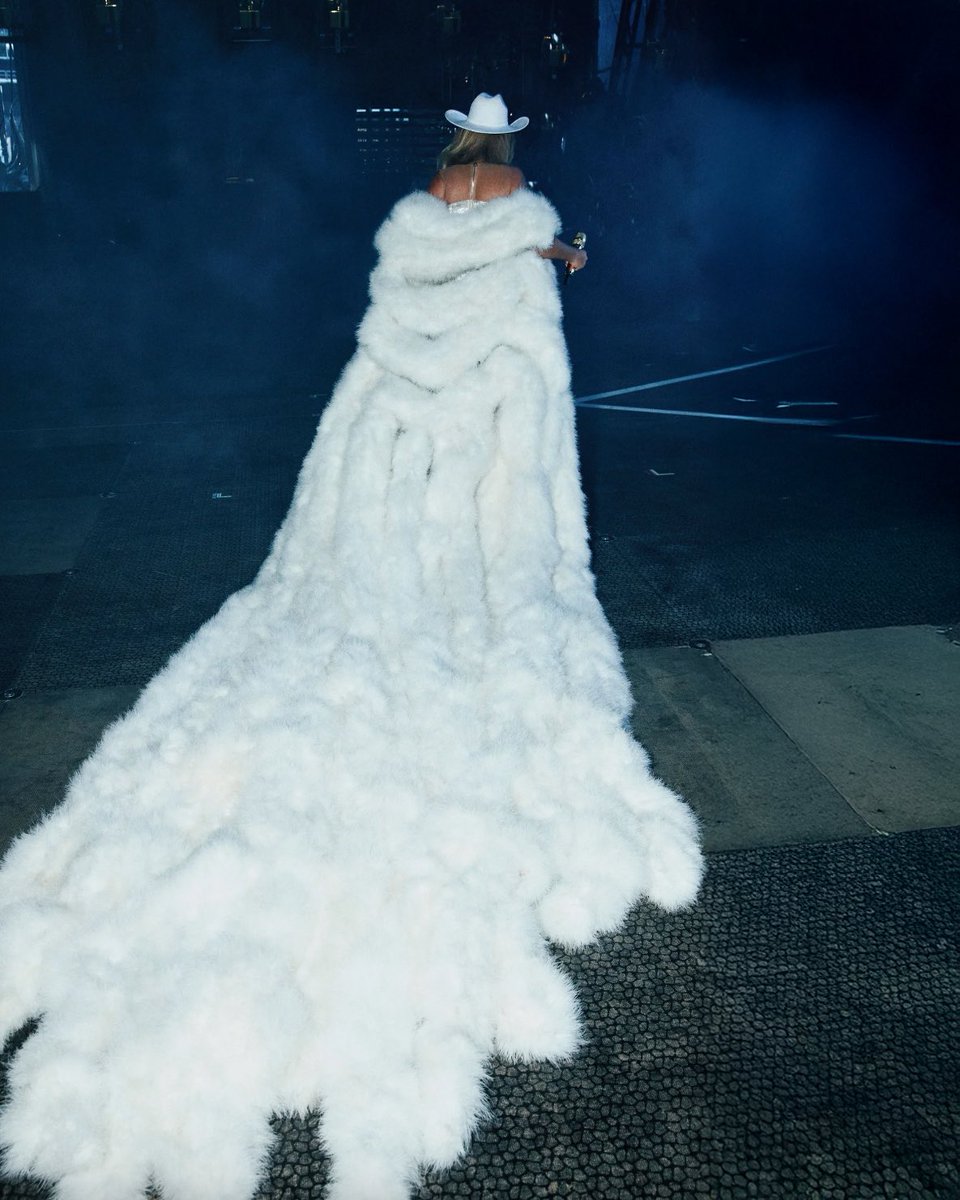 .<a href="/Beyonce/">BEYONCÉ</a> wears a Mugler custom crystal outfit and marabou stole coat to open her Cowboy Carter Tour 2025 in Paris

The ensemble is made with 35,724 hand-embroidered crystals, paired with matching boots adorned with over 53,000 crystals
-
Special thanks to Shiona Turini