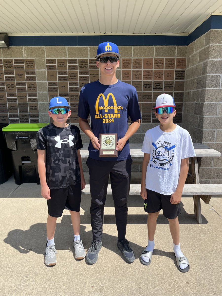 Logan and Blaze with the 11u Team presenting Alec with his 1st Team All-Conference plaque today at the LYB tournament!