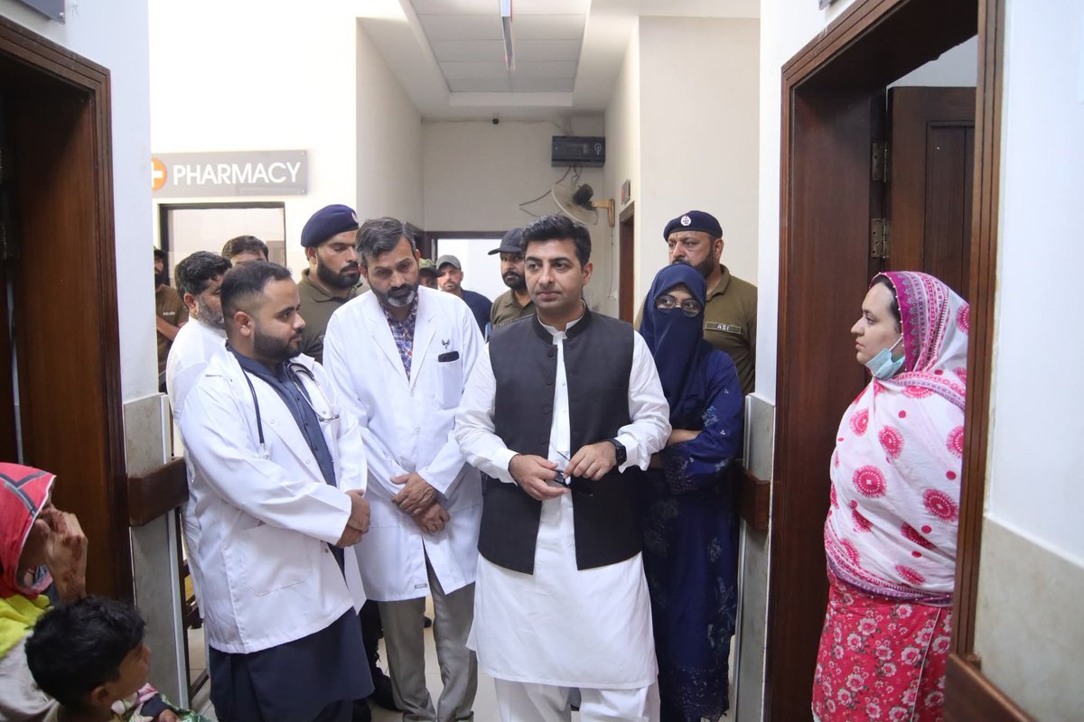 Zulqurnain Bhatti (@zulqurnain130) on Twitter photo ڈپٹی کمشنر کیپٹن ریٹائرڈ ندیم ناصر چک جھمرہ میں مریم نواز ہیلتھ کلینک کا دورہ کر رہے ہیں
<a href="/DCFaisalabad/">Deputy Commissioner Faisalabad</a>
<a href="/AdnanSialvi/">Cʜ 𝐀ᴅɴᴀɴ 𝐒ᴀʀᴡᴀʀ 𝐒ɪᴀʟᴠɪ</a> ڈپٹی کمشنر کیپٹن ریٹائرڈ ندیم ناصر چک جھمرہ میں مریم نواز ہیلتھ کلینک کا دورہ کر رہے ہیں
<a href="/DCFaisalabad/">Deputy Commissioner Faisalabad</a>
<a href="/AdnanSialvi/">Cʜ 𝐀ᴅɴᴀɴ 𝐒ᴀʀᴡᴀʀ 𝐒ɪᴀʟᴠɪ</a>