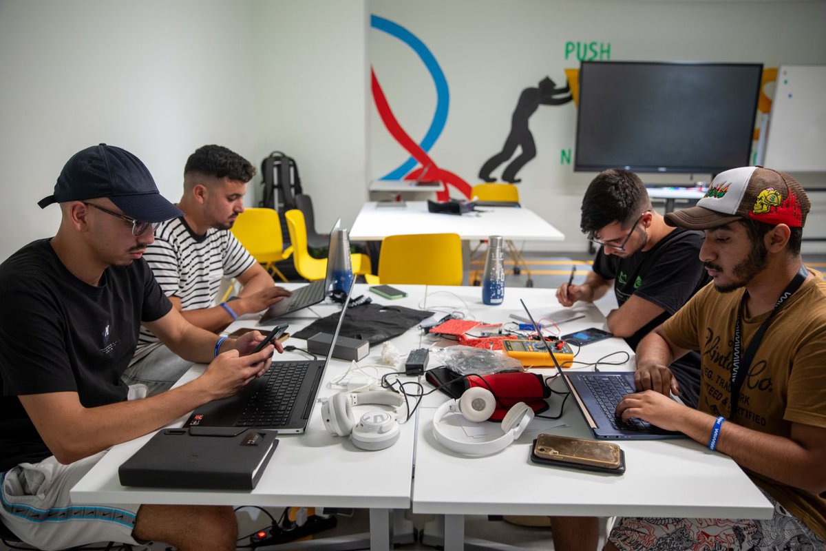 YouCode18's tweet image. Ideas flying, keyboards clacking, coffee flowing…
These young minds are deep in hackathon mode — building the future one line of code at a time. #aiwa #YouCode