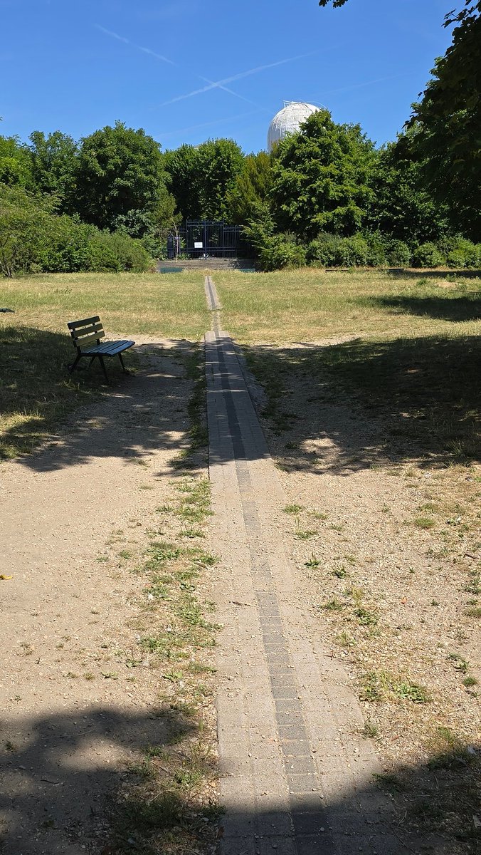 FrederiFerlicot's tweet image. Dans le XIVe arrondissement, marche sur le tracé du méridien de Paris. Ce parcours gagnerait à être valorisé. ❤️