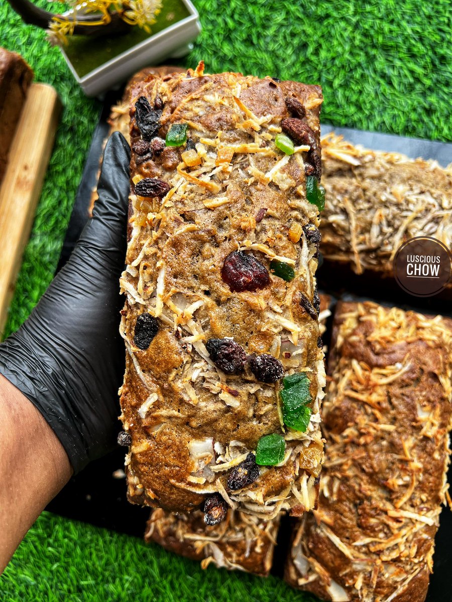 My customer asked for an exotic bread combo of BANANA x COCONUT x RAISINS.

Look at this gorgeous loaf!!!😍😍
Whatever my Chowpers wants, they get!!!