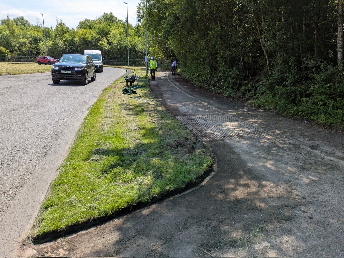 CycleWilmslow's tweet image. Last Wednesday, a small band of volunteers continued our work in clearing vegetation on the A538 shared-use path, south of the airport tunnels (a @Sustrans NCN route). Drop us a line if you&apos;d like to join us in tackling the path north of the tunnels!
@WalkRideGM @TransitionWilms