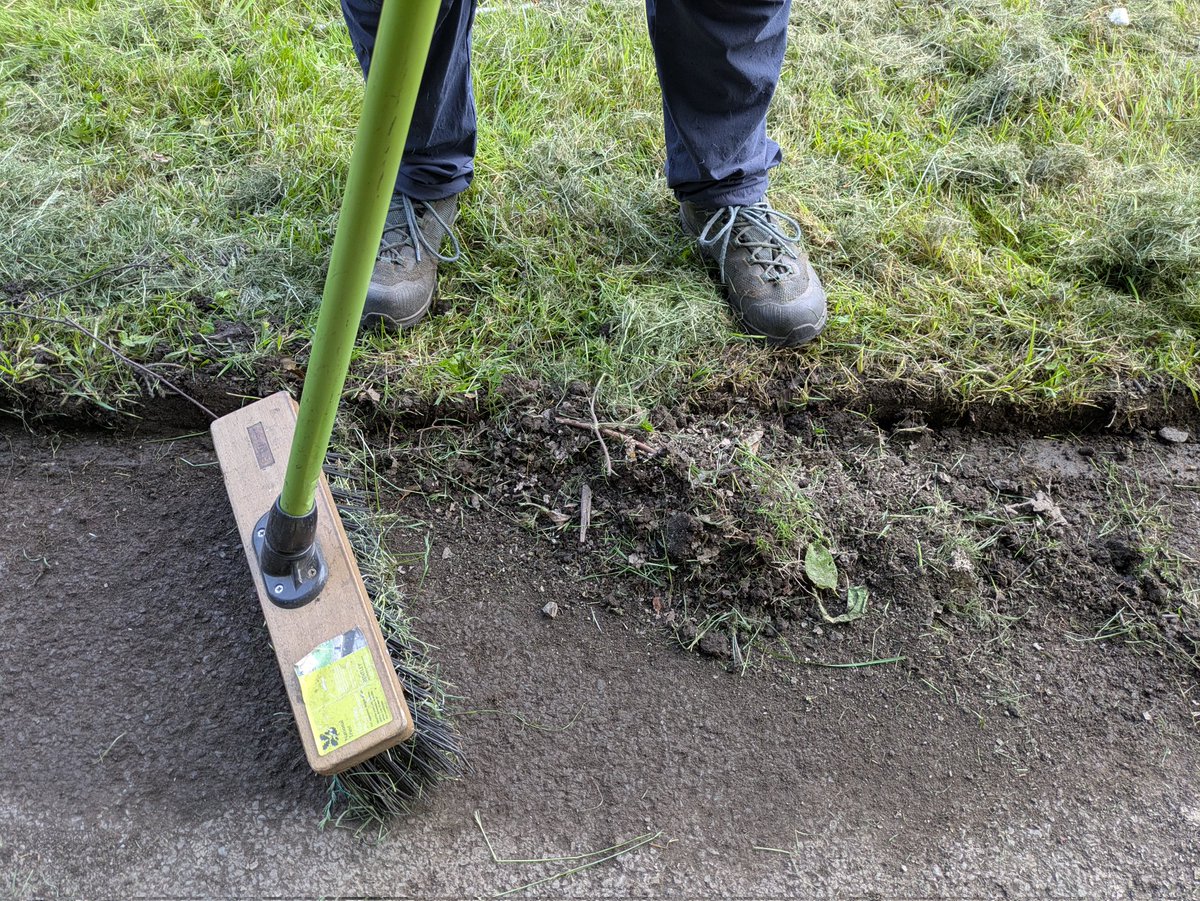CycleWilmslow's tweet image. Last Wednesday, a small band of volunteers continued our work in clearing vegetation on the A538 shared-use path, south of the airport tunnels (a @Sustrans NCN route). Drop us a line if you&apos;d like to join us in tackling the path north of the tunnels!
@WalkRideGM @TransitionWilms