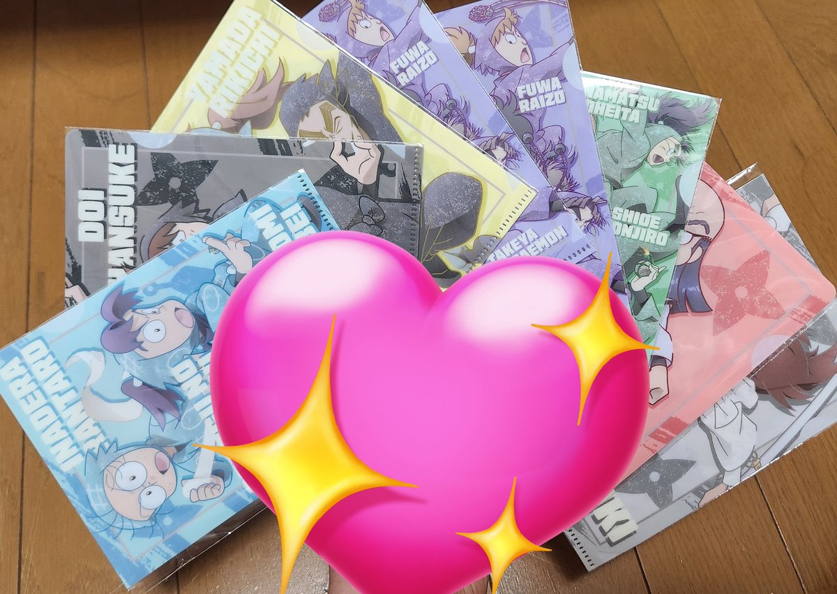 自分でなかなか見つけられなくてフォロワーさんに見つけたら買って！！って泣きついて今日届いたキャンディのファイル❤️❤️❤️ありがとうございます😭😭欲しいのは揃った！満足
飴は明日からのおやつ🍑美味しい飴🥰