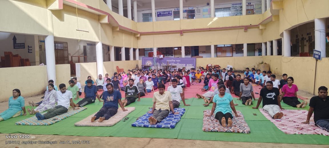 11 वीं अंतर्राष्ट्रीय योग दिवस का आयोजन शहिद महेंद्र कर्मा विश्वविद्यालय बस्तर के सद्भाव परिसर में आयोजित हुआ जिसमे विश्वविद्यालय के समस्त अधिकारी, शिक्षक, छात्र छात्राएं उपस्थित रहे l
#YogaDay2025 
#MYBharat 
#NSS