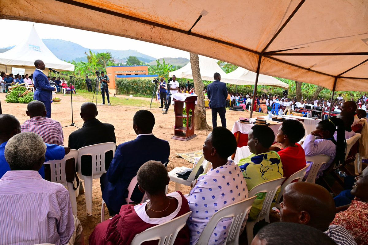 Thomas Tayebwa (@thomas_tayebwa) on Twitter photo I joined the Christians of Rwabarata Church of Uganda in Nyabushozi, Kiruhura District, for a church service and thanksgiving at the invitation of <a href="/WKajwengye/">wilson kajwengye</a>. We were joined by leaders from Kiruhura District, and I thanked them for their unity in advocating for better services I joined the Christians of Rwabarata Church of Uganda in Nyabushozi, Kiruhura District, for a church service and thanksgiving at the invitation of <a href="/WKajwengye/">wilson kajwengye</a>. We were joined by leaders from Kiruhura District, and I thanked them for their unity in advocating for better services