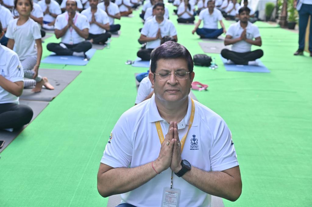 #YogaForOneEarthOneHealth

A #Yoga session was conducted by #NHQ DOA for Civilian Personnel on the 11th International Day of Yoga #IDY2025.
Approx 350 #Civilian Personnel from #NHQ participated in the event conducted by professional yoga instructors of Morarji Desai National